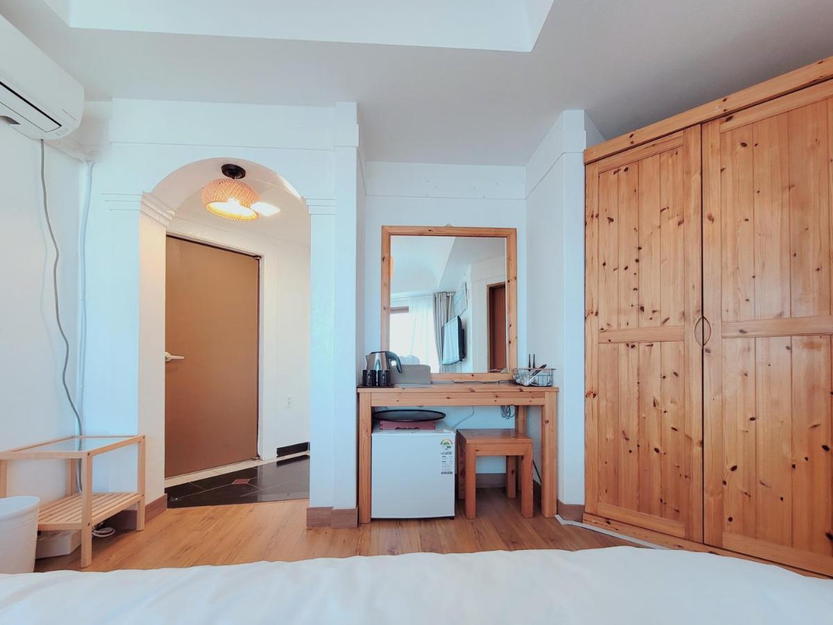 Seogwiporto Villa Екстериор снимка